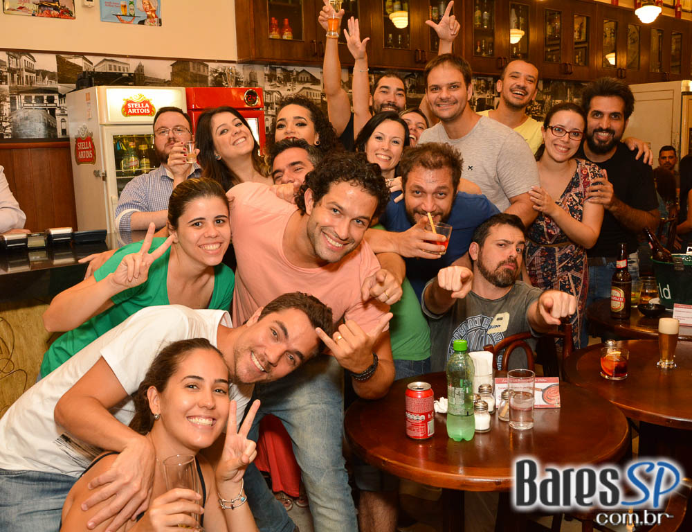 Grupo Transachoro e Dennis Alencar comandaram o sábado no Bar Birô Grupo Transachoro e Dennis Alencar comandaram o sábado no Bar Birô