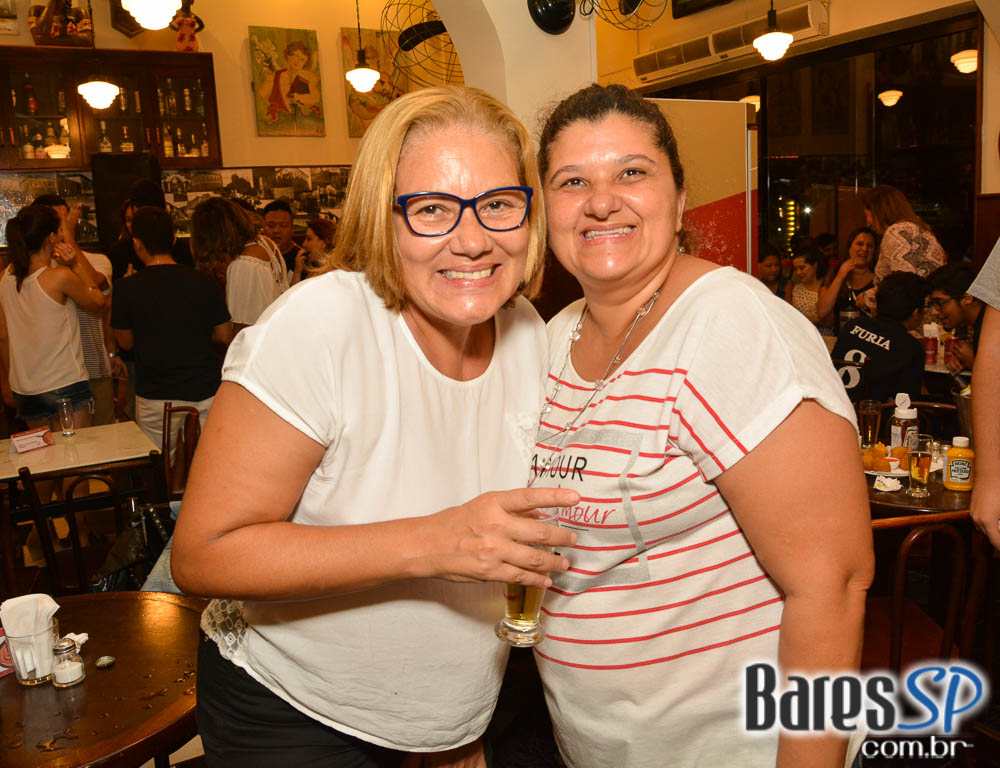 Grupo Transachoro e Dennis Alencar comandaram o sábado no Bar Birô Grupo Transachoro e Dennis Alencar comandaram o sábado no Bar Birô