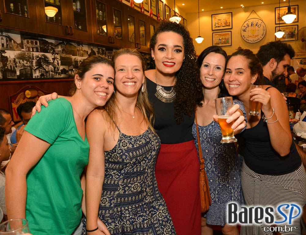 Grupo Transachoro e Dennis Alencar comandaram o sábado no Bar Birô Grupo Transachoro e Dennis Alencar comandaram o sábado no Bar Birô