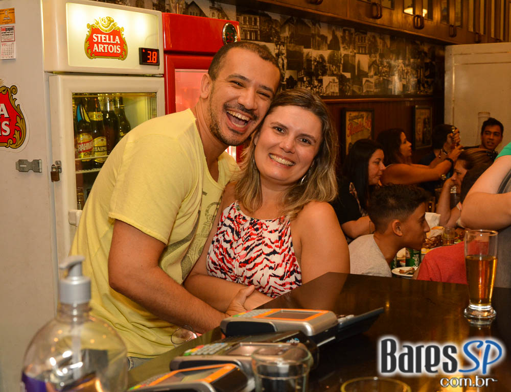 Grupo Transachoro e Dennis Alencar comandaram o sábado no Bar Birô Grupo Transachoro e Dennis Alencar comandaram o sábado no Bar Birô