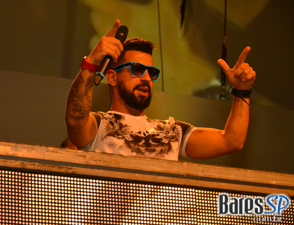 Camarote Bar Brahma recebeu Baile do Bem no Desfile das Capeão Camarote Bar Brahma recebeu Baile do Bem no Desfile das Capeão