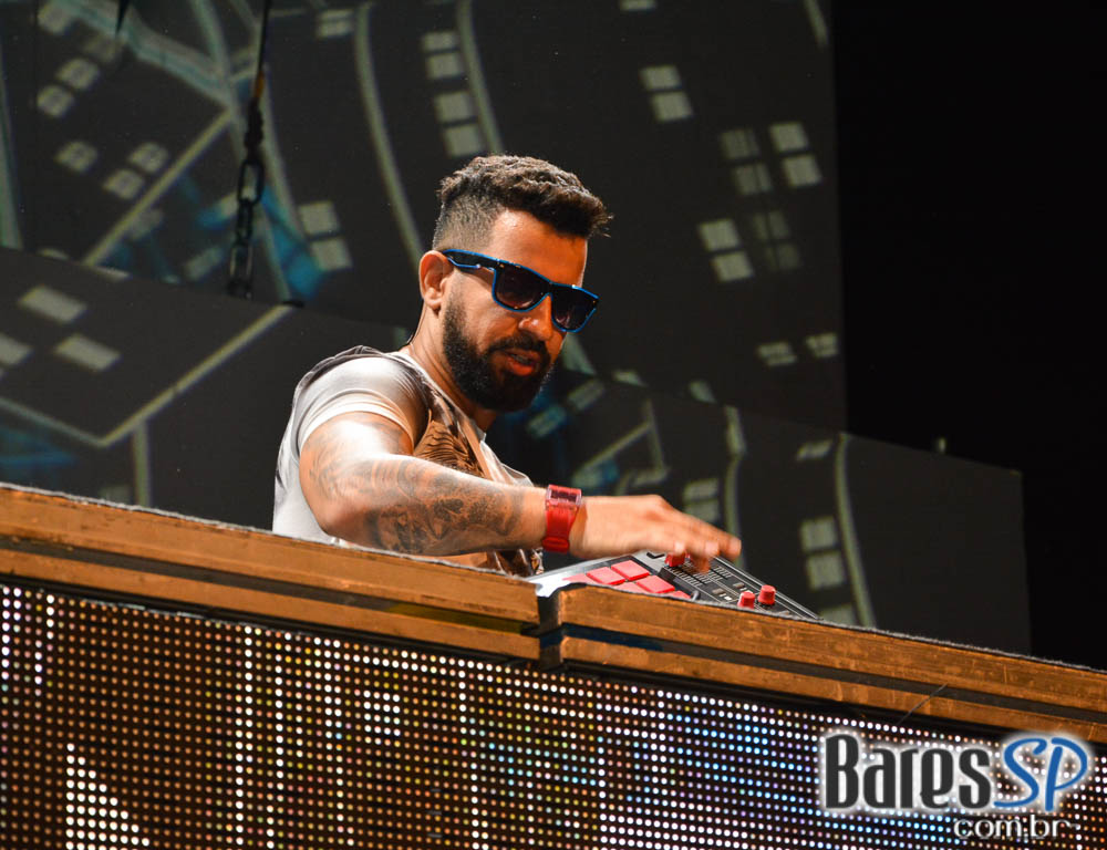 Camarote Bar Brahma recebeu Baile do Bem no Desfile das Capeão Camarote Bar Brahma recebeu Baile do Bem no Desfile das Capeão