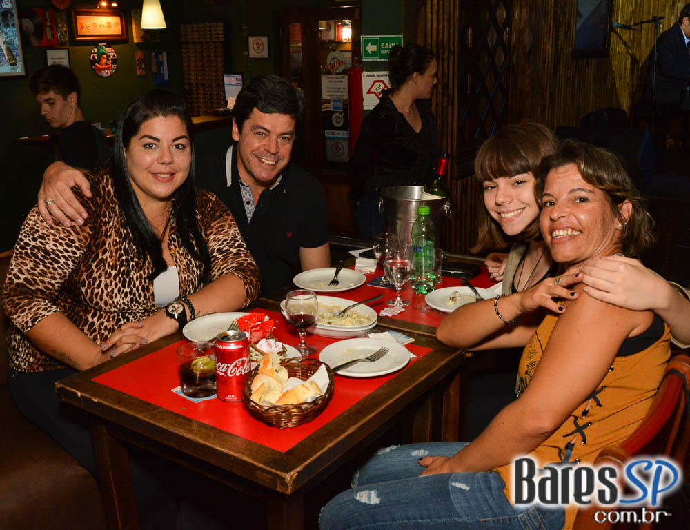 Alex Frontera Jazz e banda Bordel 69 comandaram o sábado do Ton Ton Jazz Alex Frontera Jazz e banda Bordel 69 comandaram o sábado do Ton Ton Jazz