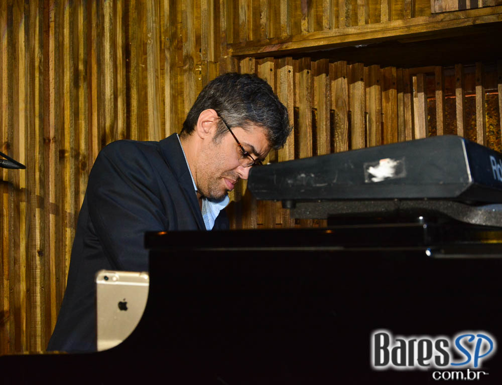 Alex Frontera Jazz e banda Bordel 69 comandaram o sábado do Ton Ton Jazz Alex Frontera Jazz e banda Bordel 69 comandaram o sábado do Ton Ton Jazz