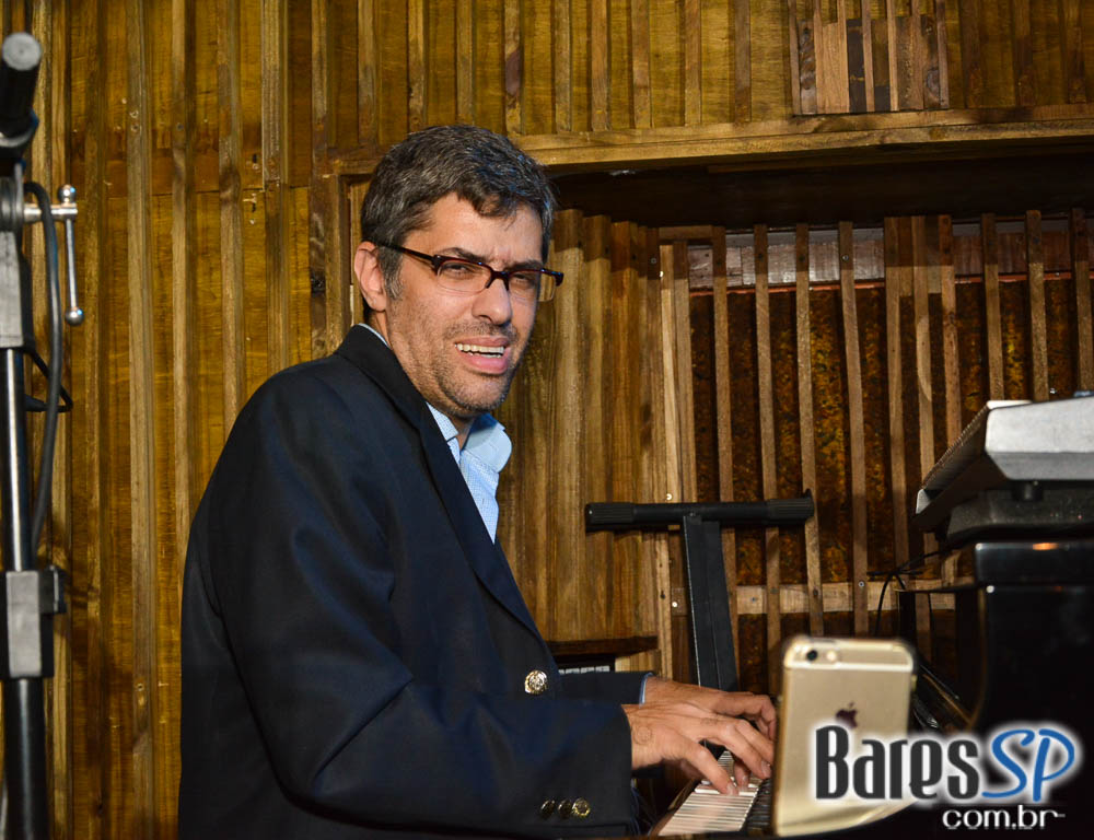 Alex Frontera Jazz e banda Bordel 69 comandaram o sábado do Ton Ton Jazz Alex Frontera Jazz e banda Bordel 69 comandaram o sábado do Ton Ton Jazz