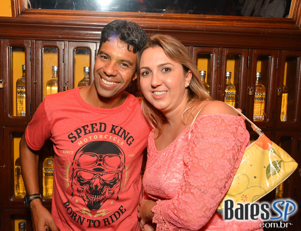 Dom Paulinho Lima & March 5 animaram a sexta-feira no Bar Charles Edward Dom Paulinho Lima & March 5 animaram a sexta-feira no Bar Charles Edward