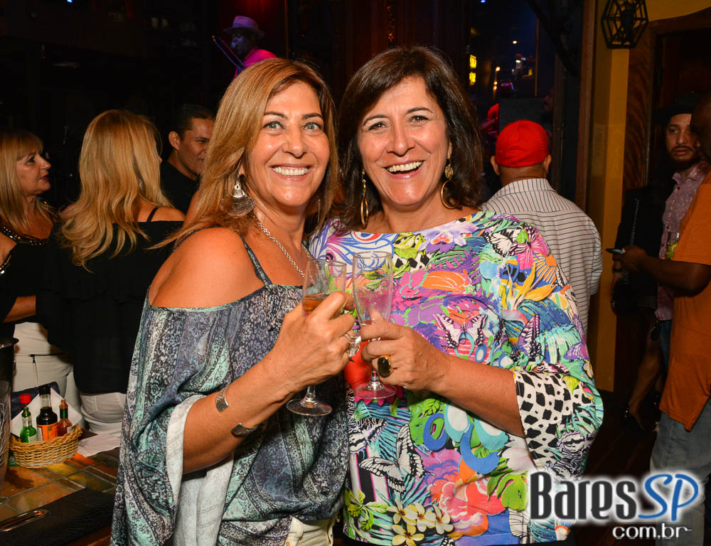 Dom Paulinho Lima & March 5 animaram a sexta-feira no Bar Charles Edward Dom Paulinho Lima & March 5 animaram a sexta-feira no Bar Charles Edward