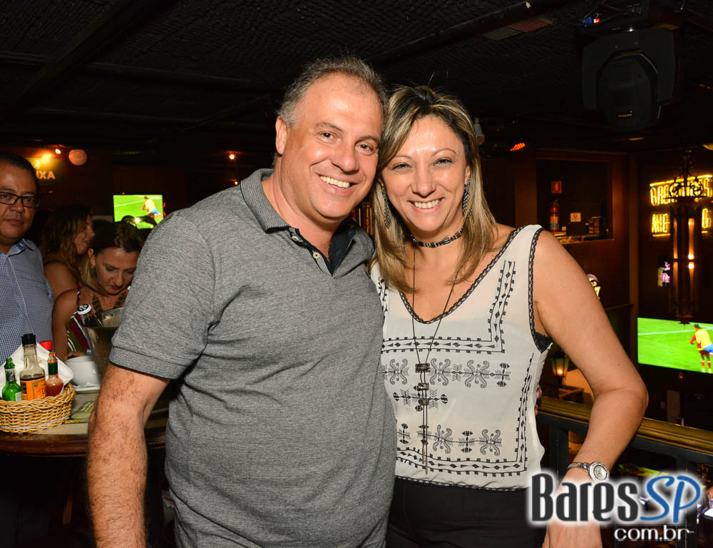 Dom Paulinho Lima & March 5 animaram a sexta-feira no Bar Charles Edward Dom Paulinho Lima & March 5 animaram a sexta-feira no Bar Charles Edward