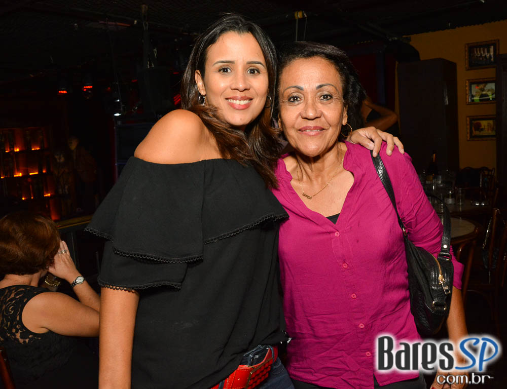 Dom Paulinho Lima & March 5 animaram a sexta-feira no Bar Charles Edward Dom Paulinho Lima & March 5 animaram a sexta-feira no Bar Charles Edward