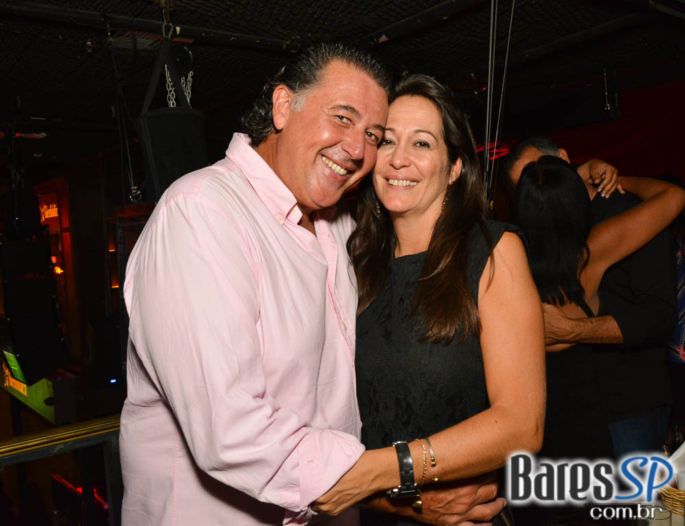 Dom Paulinho Lima & March 5 animaram a sexta-feira no Bar Charles Edward Dom Paulinho Lima & March 5 animaram a sexta-feira no Bar Charles Edward