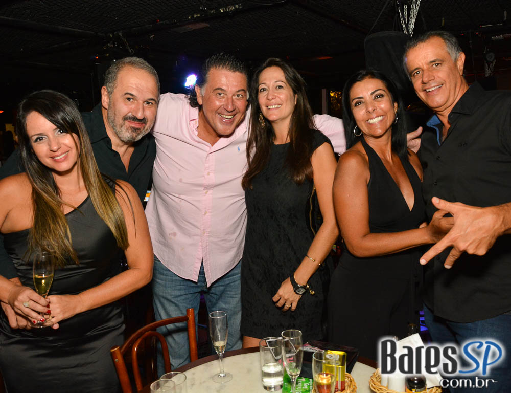 Dom Paulinho Lima & March 5 animaram a sexta-feira no Bar Charles Edward Dom Paulinho Lima & March 5 animaram a sexta-feira no Bar Charles Edward