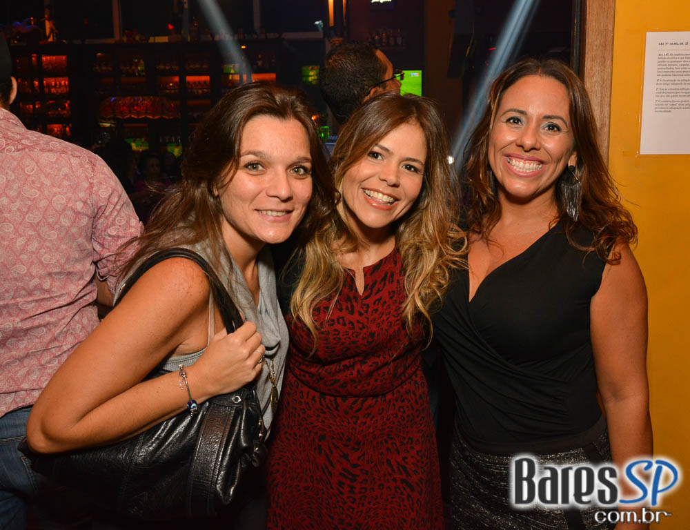 Dom Paulinho Lima & March 5 animaram a sexta-feira no Bar Charles Edward Dom Paulinho Lima & March 5 animaram a sexta-feira no Bar Charles Edward