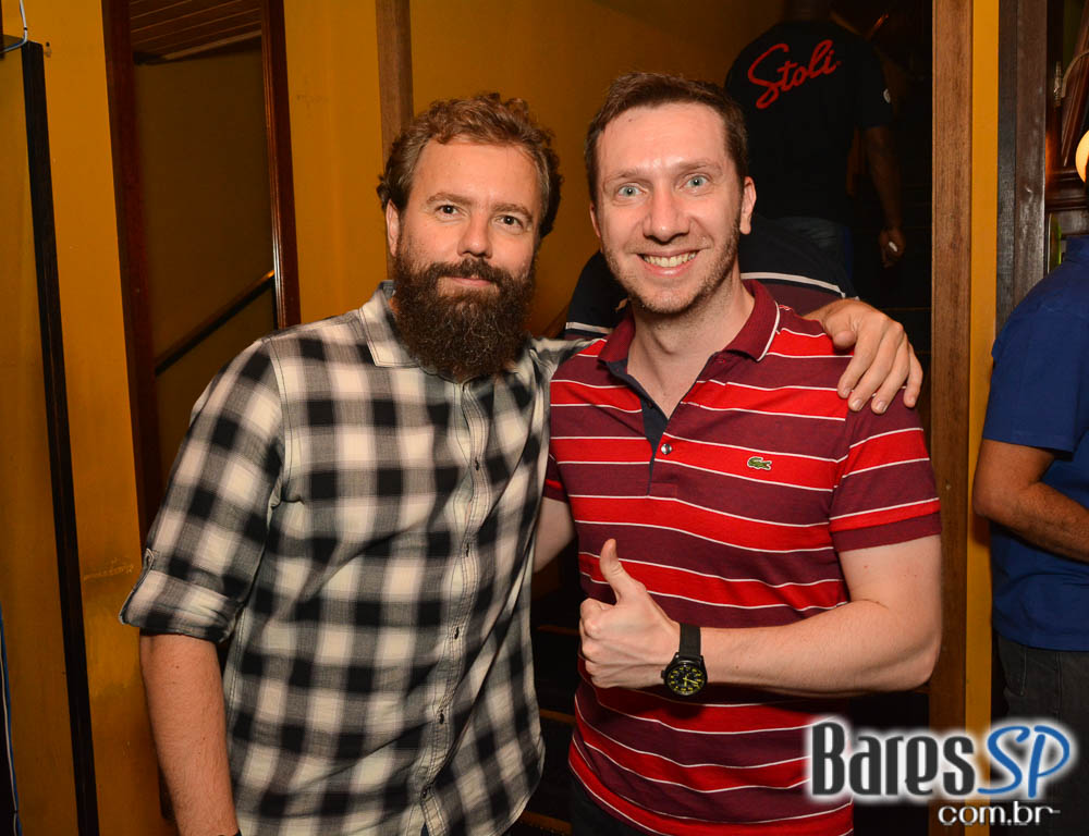 Dom Paulinho Lima & March 5 animaram a sexta-feira no Bar Charles Edward Dom Paulinho Lima & March 5 animaram a sexta-feira no Bar Charles Edward