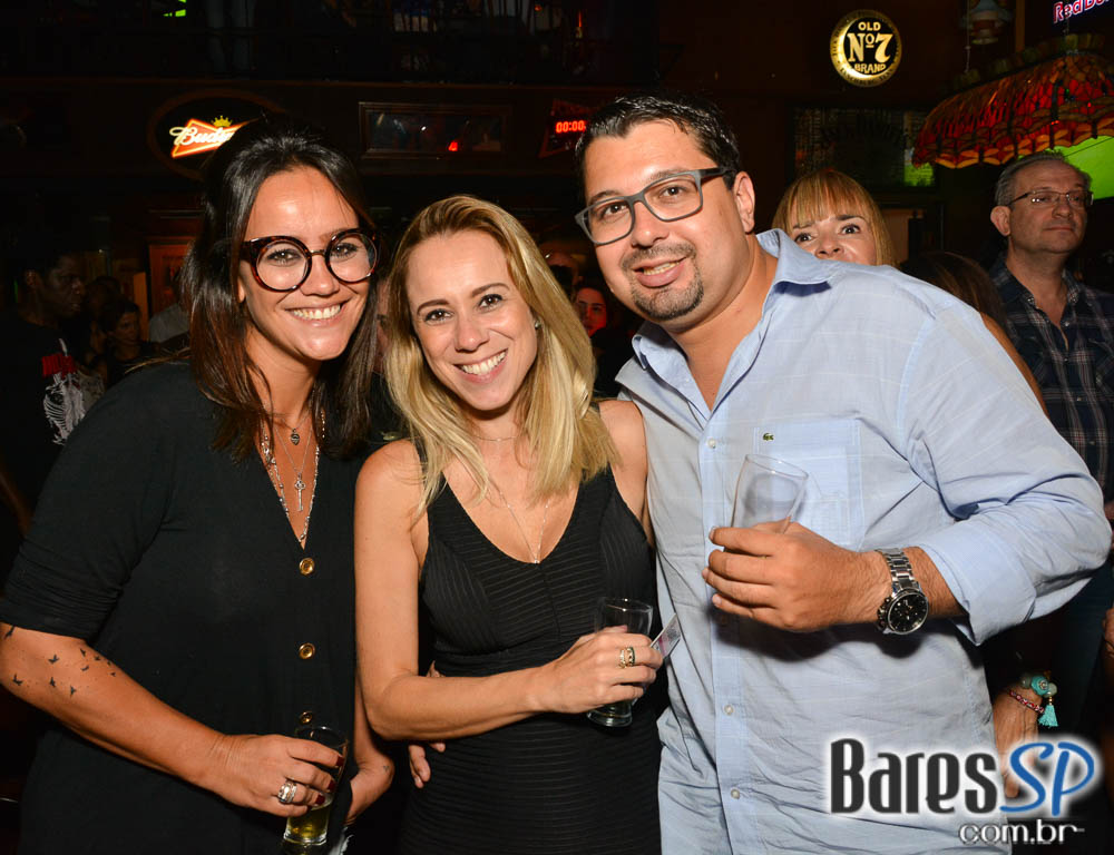 Dom Paulinho Lima & March 5 animaram a sexta-feira no Bar Charles Edward Dom Paulinho Lima & March 5 animaram a sexta-feira no Bar Charles Edward