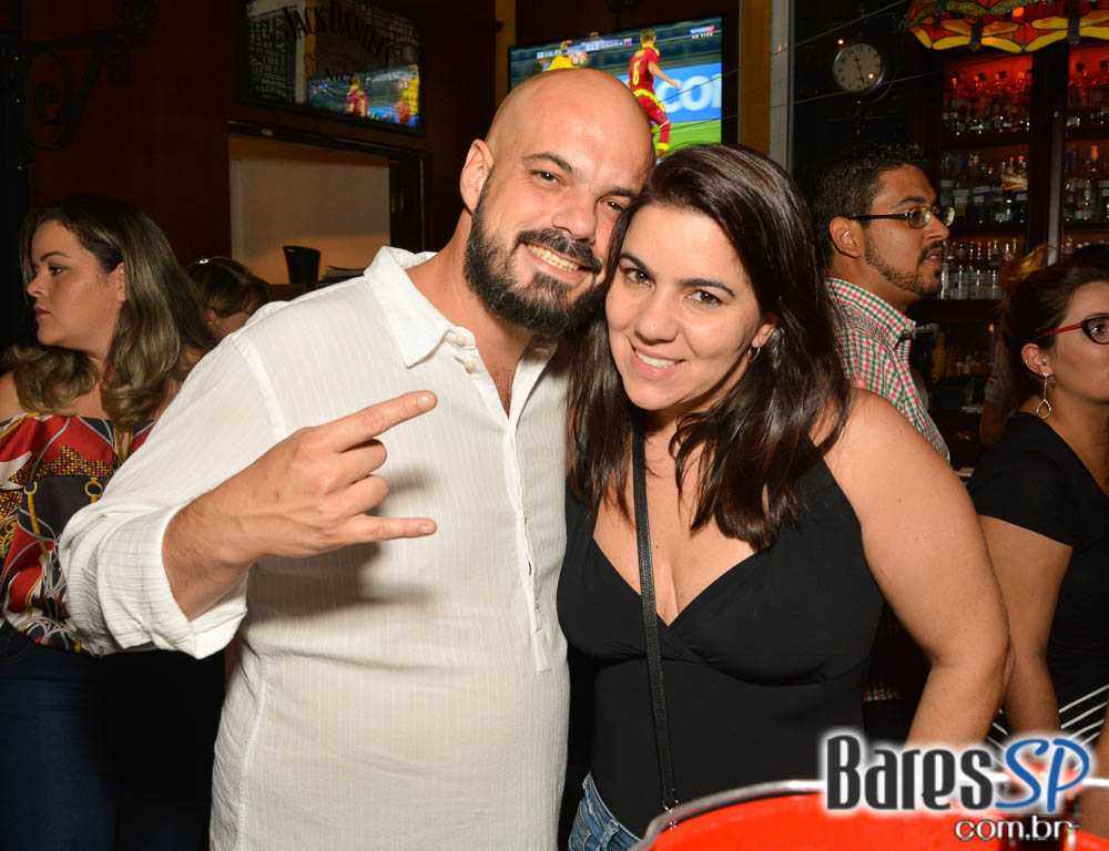 Dom Paulinho Lima & March 5 animaram a sexta-feira no Bar Charles Edward Dom Paulinho Lima & March 5 animaram a sexta-feira no Bar Charles Edward