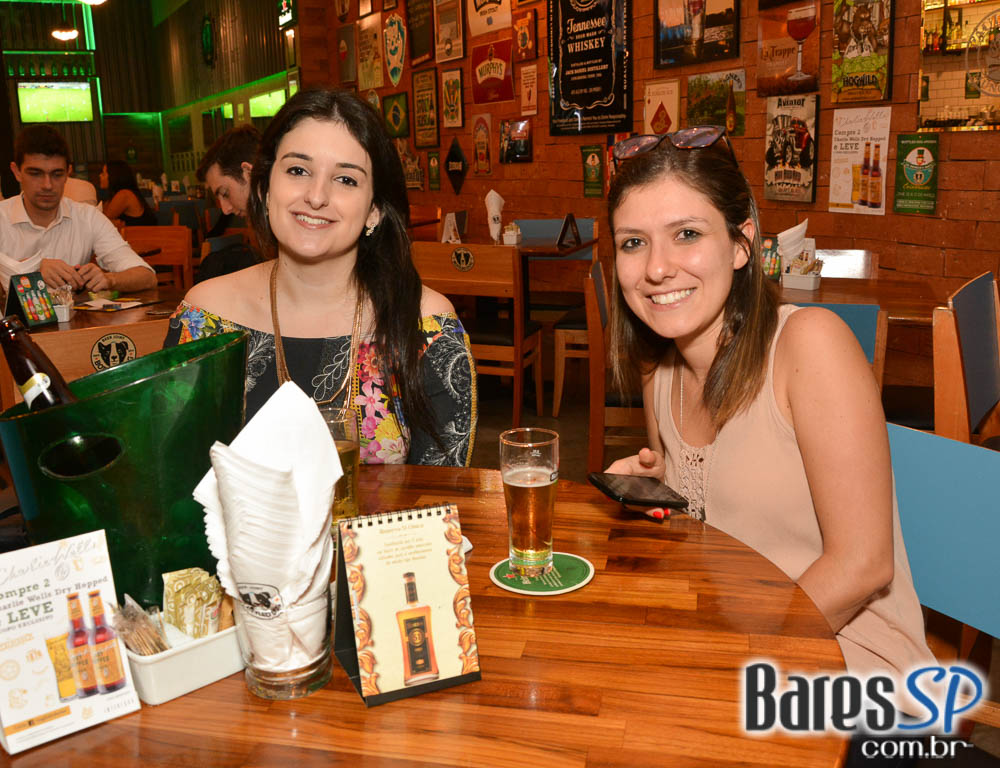 Bottled Dog ofereceu ambiente descontraído e cardápio variado no Itaim Bibi Bottled Dog ofereceu ambiente descontraído e cardápio variado no Itaim Bibi