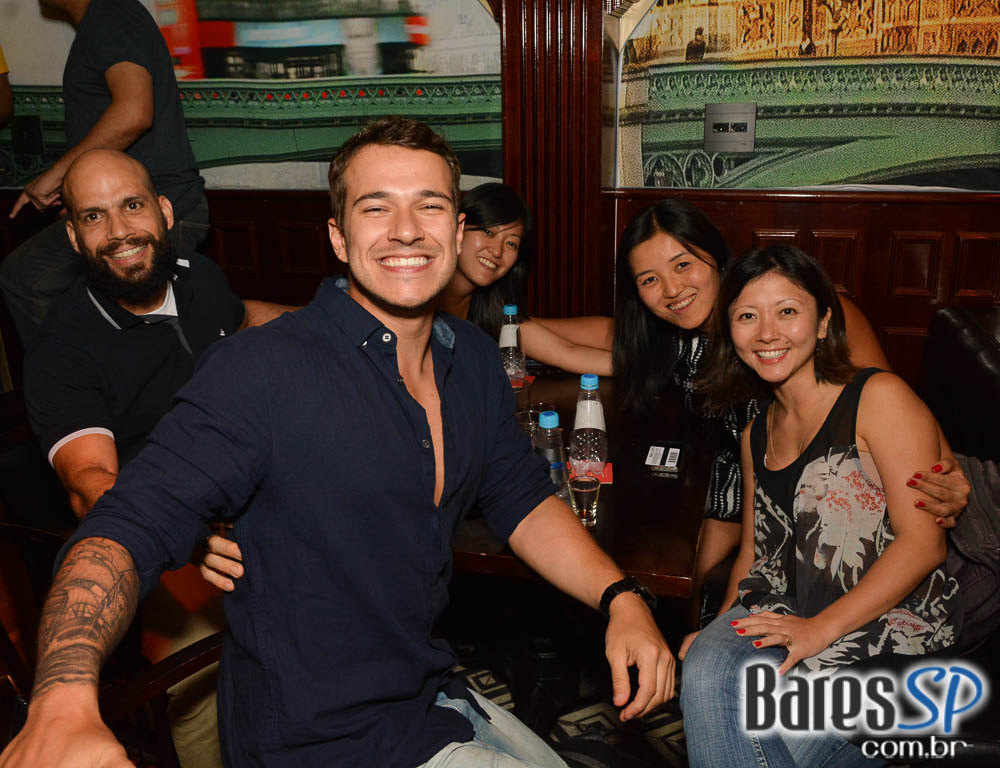 Banda Go Ahead se apresentou no palco do The Blue Pub Banda Go Ahead se apresentou no palco do The Blue Pub