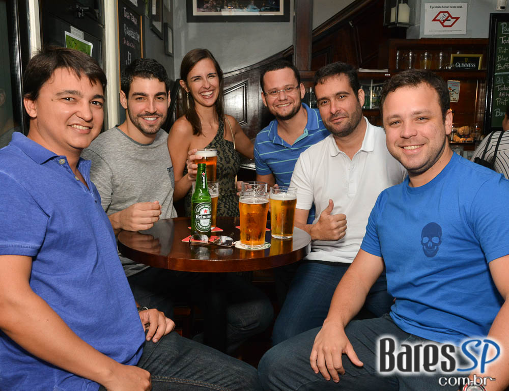 Banda Go Ahead se apresentou no palco do The Blue Pub Banda Go Ahead se apresentou no palco do The Blue Pub