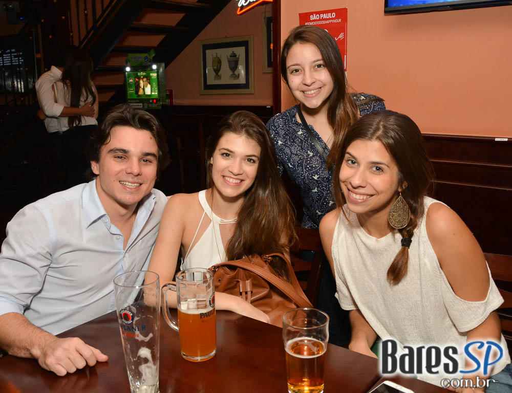 Banda Go Ahead se apresentou no palco do The Blue Pub Banda Go Ahead se apresentou no palco do The Blue Pub