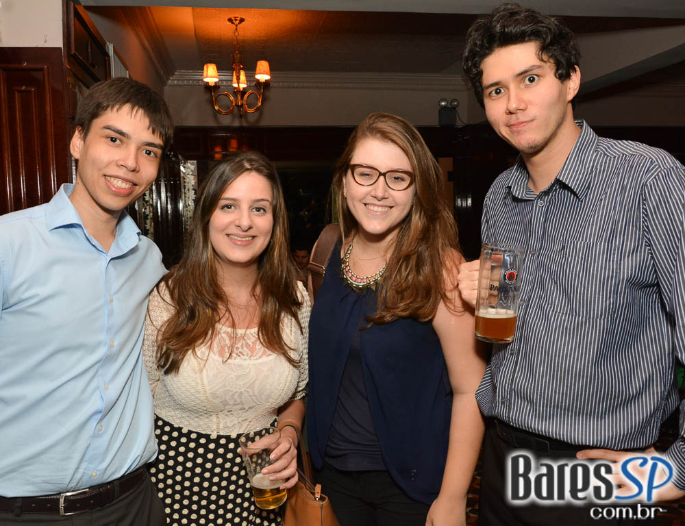 Banda Go Ahead se apresentou no palco do The Blue Pub Banda Go Ahead se apresentou no palco do The Blue Pub