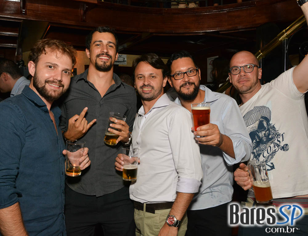 Banda Go Ahead se apresentou no palco do The Blue Pub Banda Go Ahead se apresentou no palco do The Blue Pub