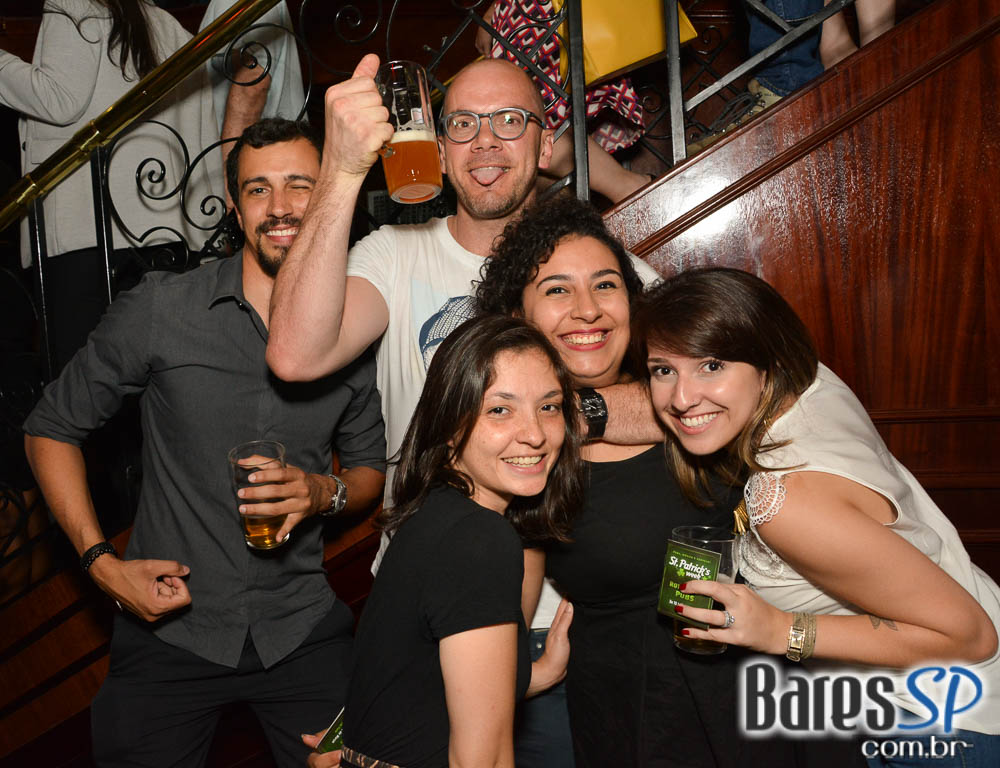 Banda Go Ahead se apresentou no palco do The Blue Pub Banda Go Ahead se apresentou no palco do The Blue Pub