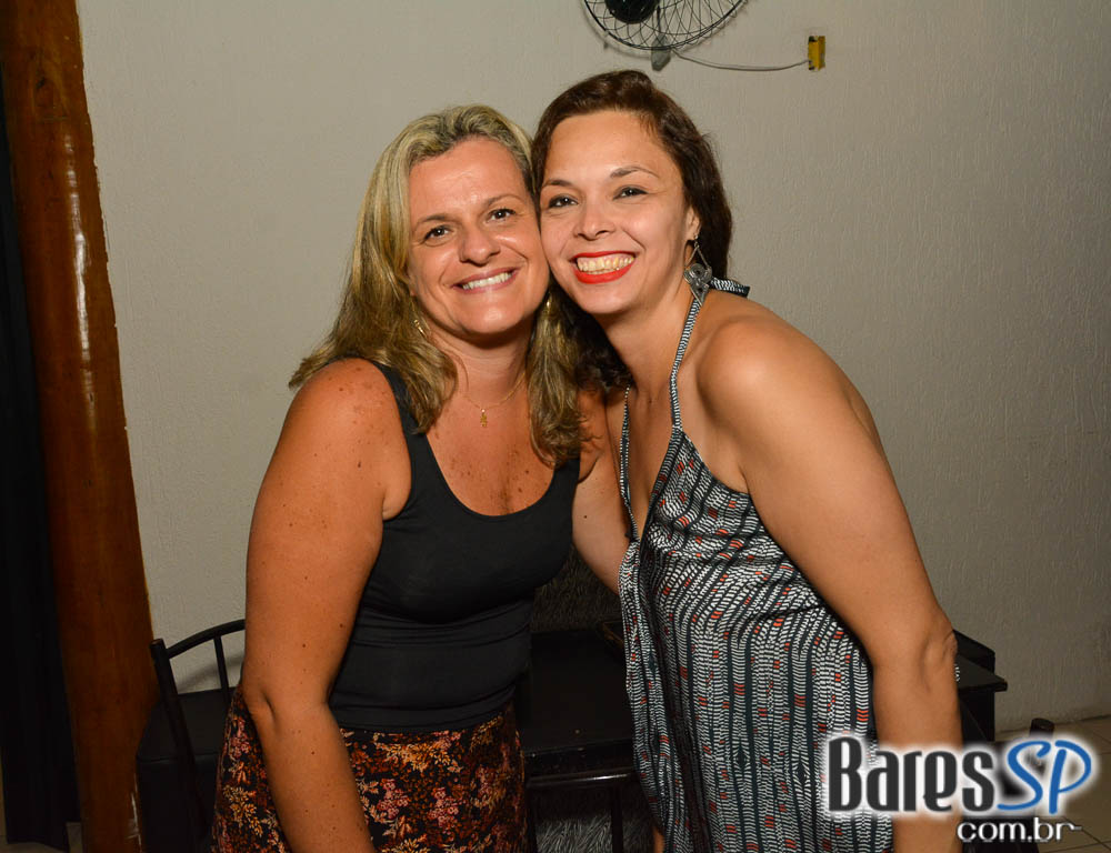 Cantor Betto Luck comandou a noite com clássicos do rock no Phenyx Club Cantor Betto Luck comandou a noite com clássicos do rock no Phenyx Club