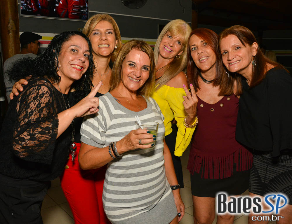 Cantor Betto Luck comandou a noite com clássicos do rock no Phenyx Club Cantor Betto Luck comandou a noite com clássicos do rock no Phenyx Club