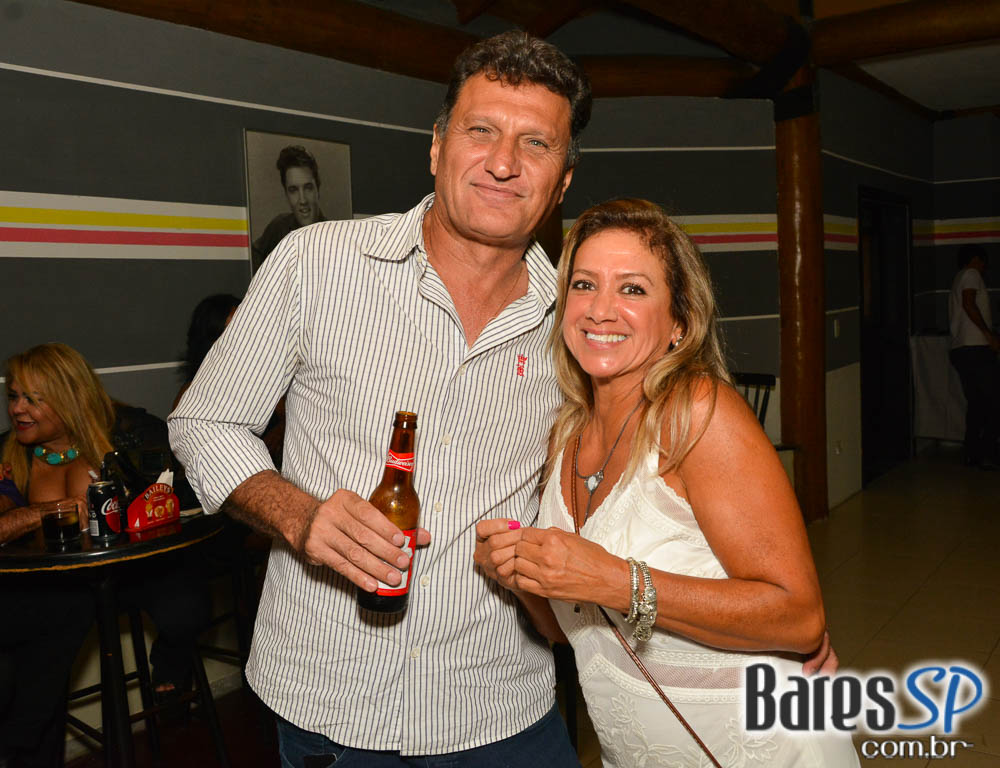 Cantor Betto Luck comandou a noite com clássicos do rock no Phenyx Club Cantor Betto Luck comandou a noite com clássicos do rock no Phenyx Club