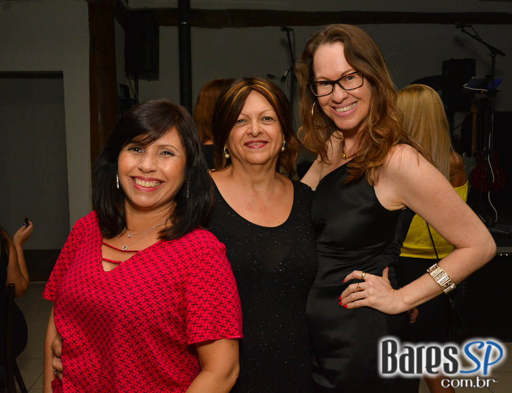 Cantor Betto Luck comandou a noite com clássicos do rock no Phenyx Club Cantor Betto Luck comandou a noite com clássicos do rock no Phenyx Club