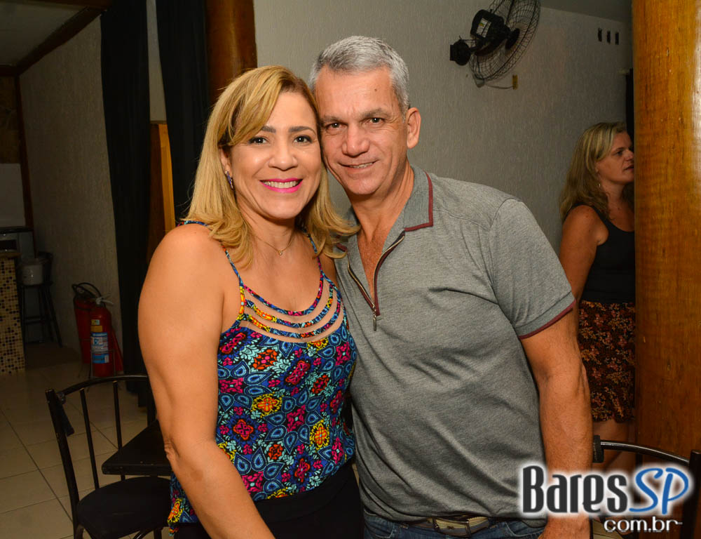 Cantor Betto Luck comandou a noite com clássicos do rock no Phenyx Club Cantor Betto Luck comandou a noite com clássicos do rock no Phenyx Club