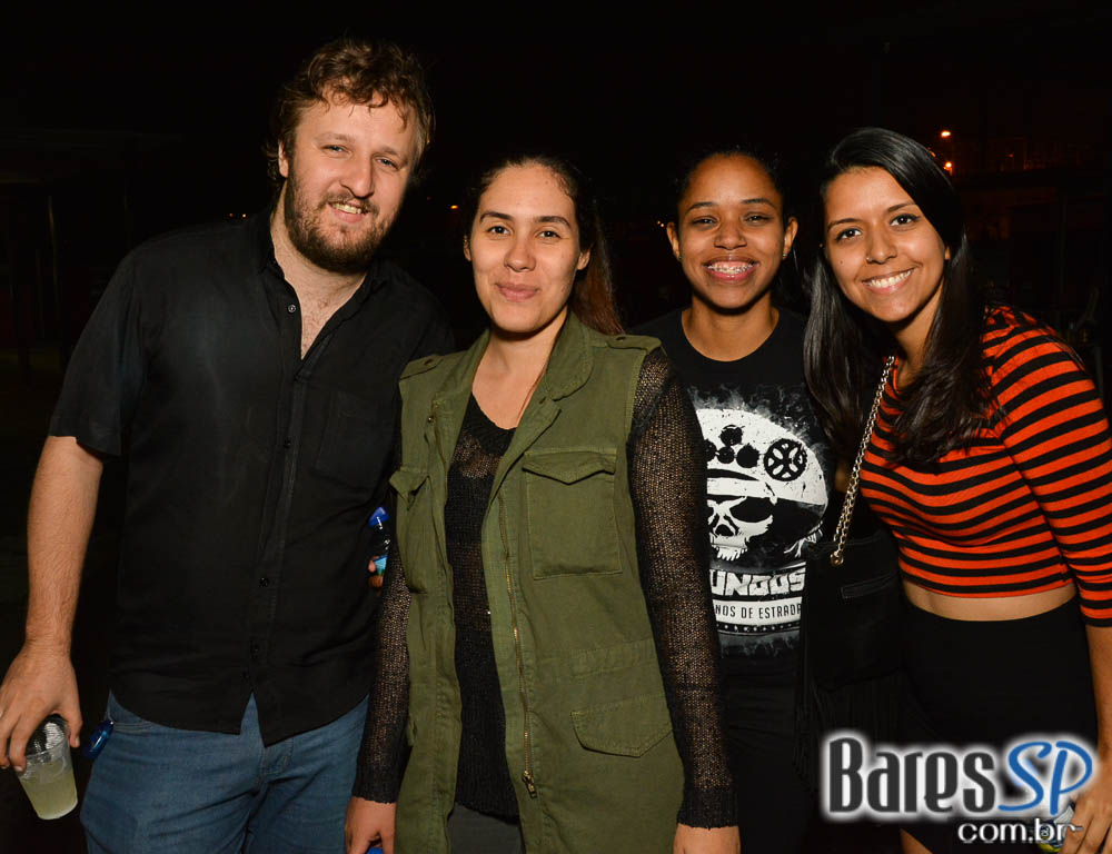 Bandas La Família 019, Ameaça, Brinquedo Torto e Hector Dub com clássicos do rock no Aquarius Rock Bar Bandas La Família 019, Ameaça, Brinquedo Torto e Hector Dub com clássicos do rock no Aquarius Rock Bar