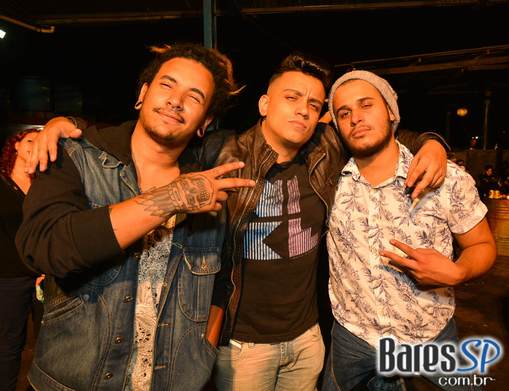 Bandas La Família 019, Ameaça, Brinquedo Torto e Hector Dub com clássicos do rock no Aquarius Rock Bar Bandas La Família 019, Ameaça, Brinquedo Torto e Hector Dub com clássicos do rock no Aquarius Rock Bar