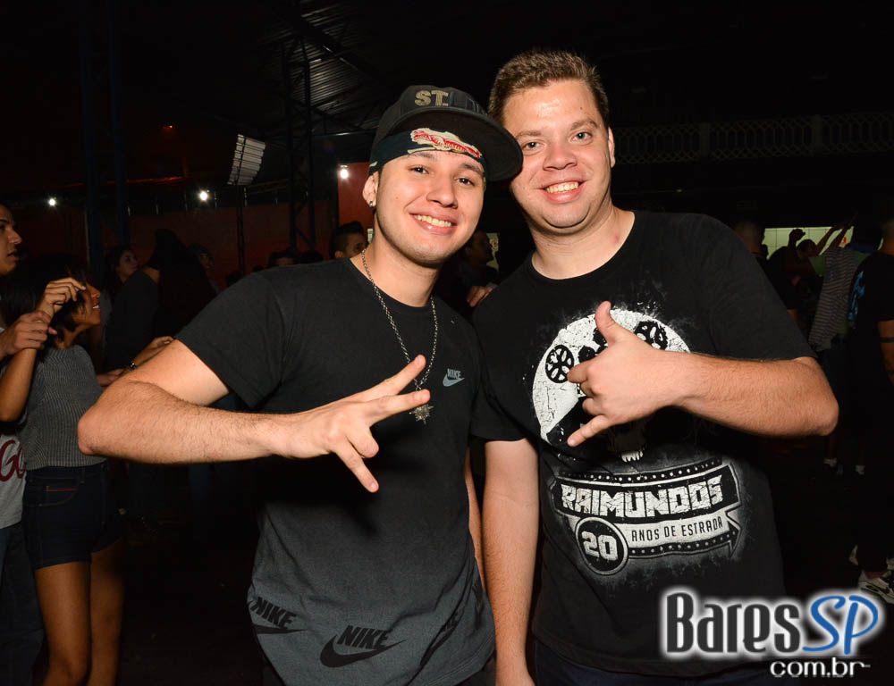 Bandas La Família 019, Ameaça, Brinquedo Torto e Hector Dub com clássicos do rock no Aquarius Rock Bar Bandas La Família 019, Ameaça, Brinquedo Torto e Hector Dub com clássicos do rock no Aquarius Rock Bar