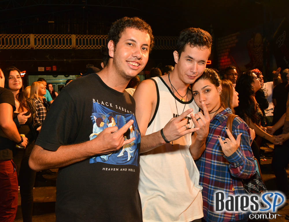 Bandas La Família 019, Ameaça, Brinquedo Torto e Hector Dub com clássicos do rock no Aquarius Rock Bar Bandas La Família 019, Ameaça, Brinquedo Torto e Hector Dub com clássicos do rock no Aquarius Rock Bar