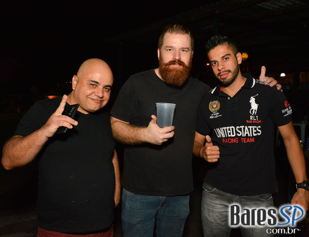 Bandas La Família 019, Ameaça, Brinquedo Torto e Hector Dub com clássicos do rock no Aquarius Rock Bar Bandas La Família 019, Ameaça, Brinquedo Torto e Hector Dub com clássicos do rock no Aquarius Rock Bar