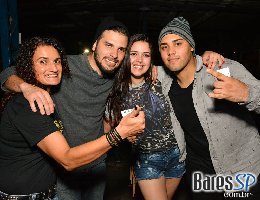 Bandas La Família 019, Ameaça, Brinquedo Torto e Hector Dub com clássicos do rock no Aquarius Rock Bar Bandas La Família 019, Ameaça, Brinquedo Torto e Hector Dub com clássicos do rock no Aquarius Rock Bar