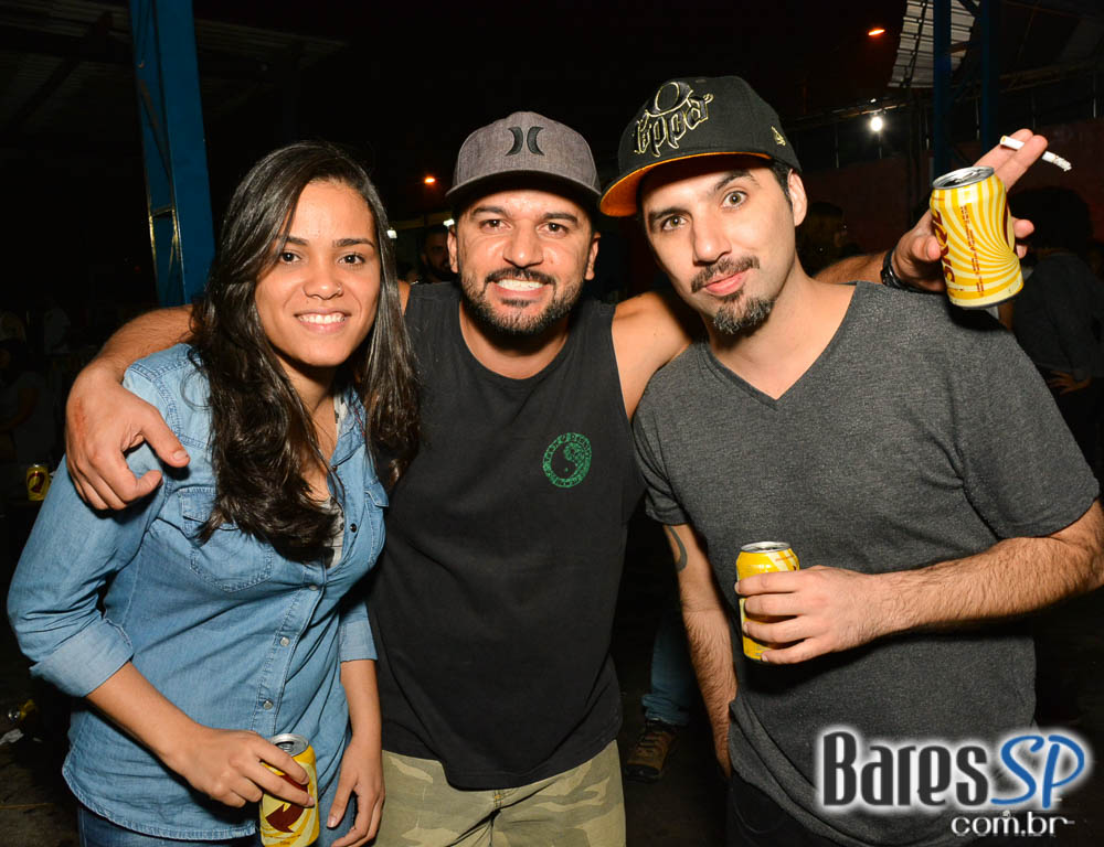 Bandas La Família 019, Ameaça, Brinquedo Torto e Hector Dub com clássicos do rock no Aquarius Rock Bar Bandas La Família 019, Ameaça, Brinquedo Torto e Hector Dub com clássicos do rock no Aquarius Rock Bar