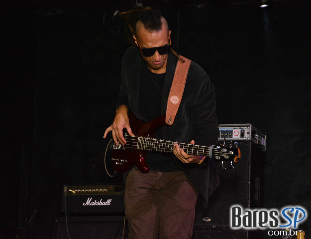 Bandas La Família 019, Ameaça, Brinquedo Torto e Hector Dub com clássicos do rock no Aquarius Rock Bar Bandas La Família 019, Ameaça, Brinquedo Torto e Hector Dub com clássicos do rock no Aquarius Rock Bar