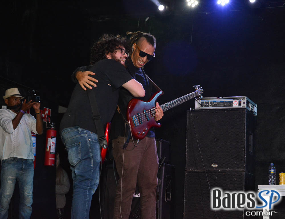 Bandas La Família 019, Ameaça, Brinquedo Torto e Hector Dub com clássicos do rock no Aquarius Rock Bar Bandas La Família 019, Ameaça, Brinquedo Torto e Hector Dub com clássicos do rock no Aquarius Rock Bar