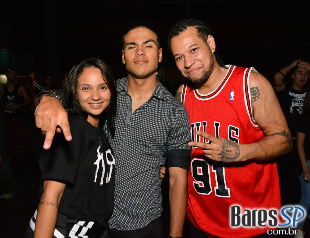 Bandas La Família 019, Ameaça, Brinquedo Torto e Hector Dub com clássicos do rock no Aquarius Rock Bar Bandas La Família 019, Ameaça, Brinquedo Torto e Hector Dub com clássicos do rock no Aquarius Rock Bar