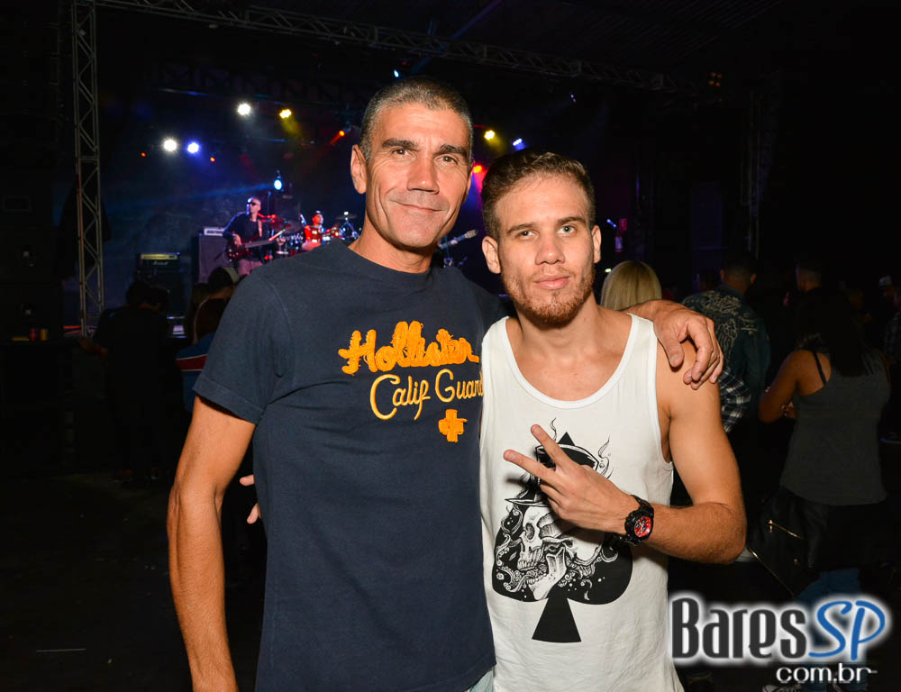 Bandas La Família 019, Ameaça, Brinquedo Torto e Hector Dub com clássicos do rock no Aquarius Rock Bar Bandas La Família 019, Ameaça, Brinquedo Torto e Hector Dub com clássicos do rock no Aquarius Rock Bar