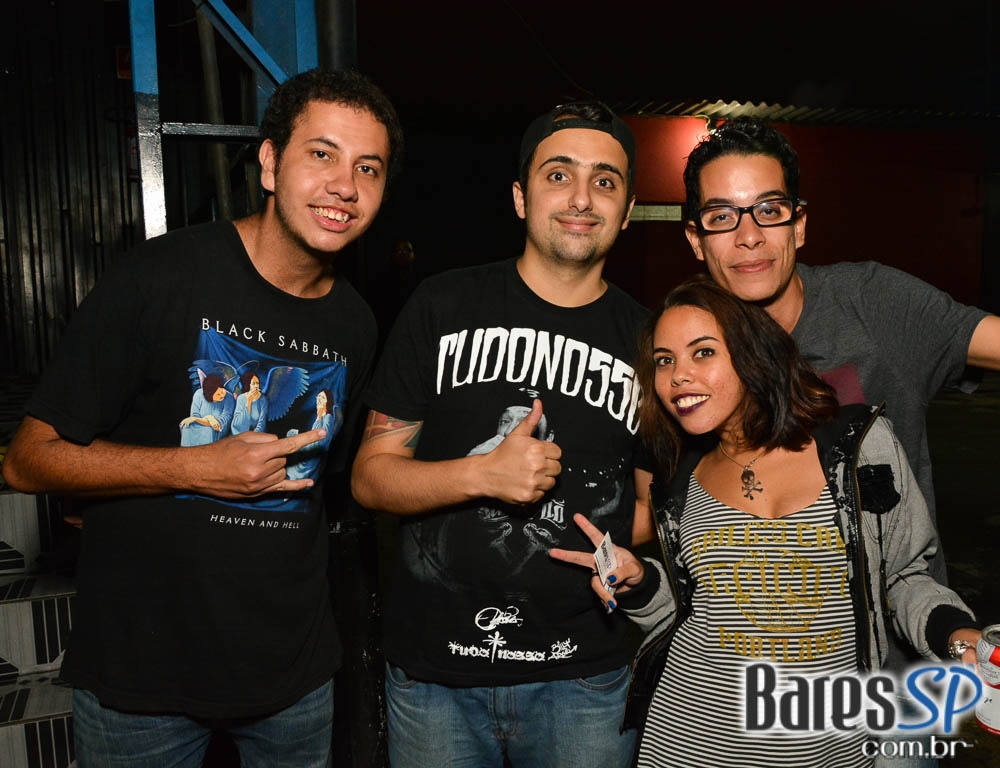 Bandas La Família 019, Ameaça, Brinquedo Torto e Hector Dub com clássicos do rock no Aquarius Rock Bar Bandas La Família 019, Ameaça, Brinquedo Torto e Hector Dub com clássicos do rock no Aquarius Rock Bar