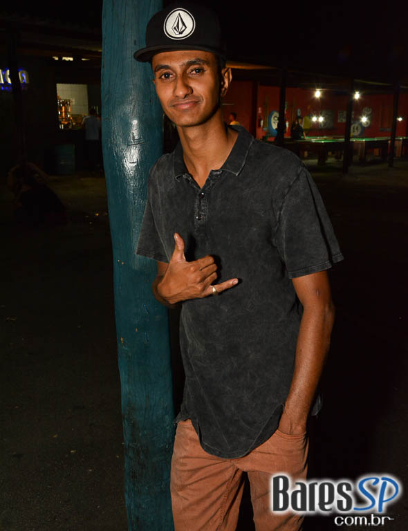 Bandas La Família 019, Ameaça, Brinquedo Torto e Hector Dub com clássicos do rock no Aquarius Rock Bar Bandas La Família 019, Ameaça, Brinquedo Torto e Hector Dub com clássicos do rock no Aquarius Rock Bar