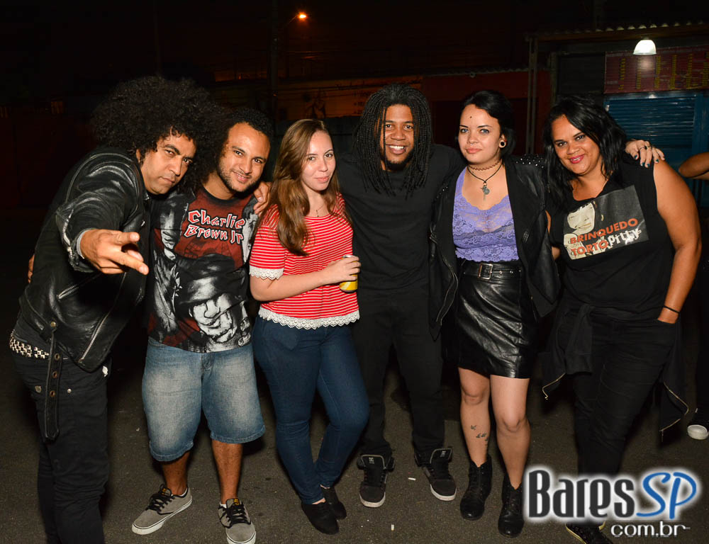 Bandas La Família 019, Ameaça, Brinquedo Torto e Hector Dub com clássicos do rock no Aquarius Rock Bar Bandas La Família 019, Ameaça, Brinquedo Torto e Hector Dub com clássicos do rock no Aquarius Rock Bar