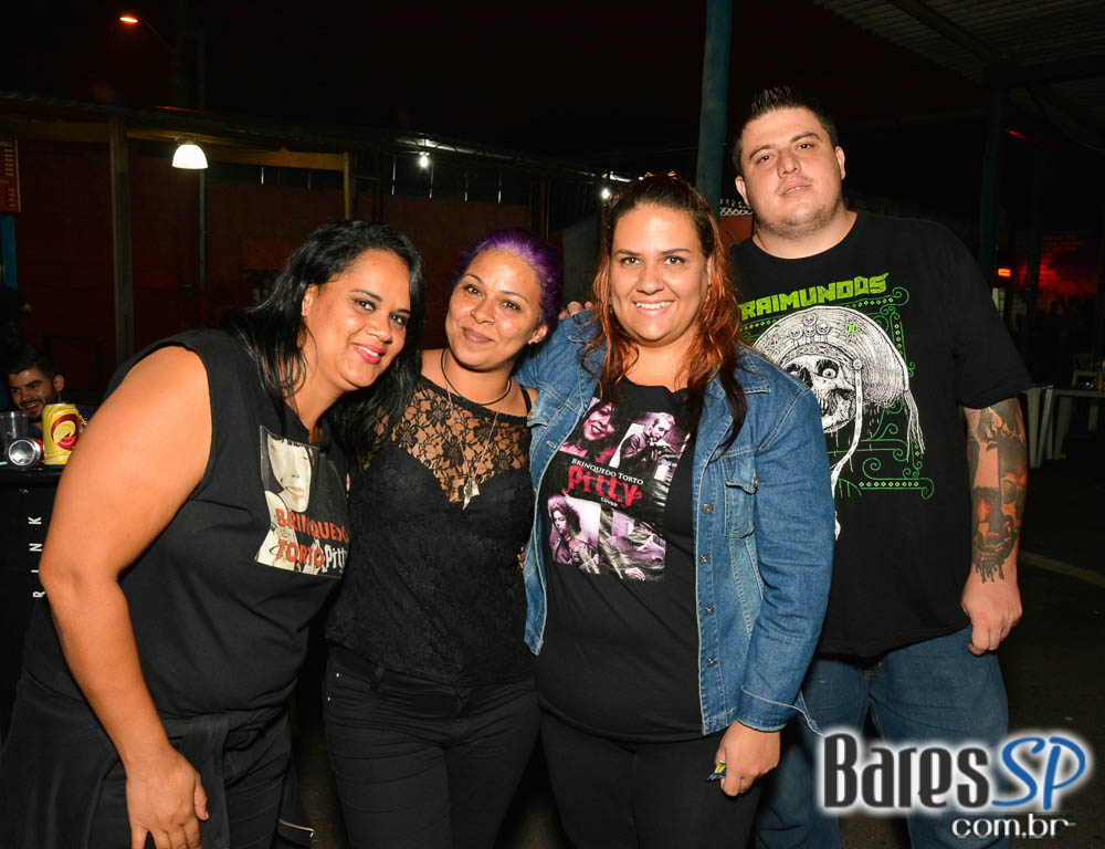 Bandas La Família 019, Ameaça, Brinquedo Torto e Hector Dub com clássicos do rock no Aquarius Rock Bar Bandas La Família 019, Ameaça, Brinquedo Torto e Hector Dub com clássicos do rock no Aquarius Rock Bar