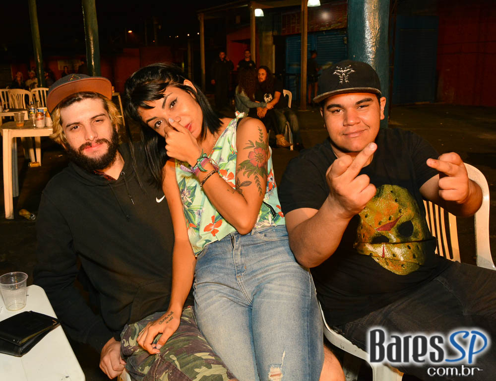 Bandas La Família 019, Ameaça, Brinquedo Torto e Hector Dub com clássicos do rock no Aquarius Rock Bar Bandas La Família 019, Ameaça, Brinquedo Torto e Hector Dub com clássicos do rock no Aquarius Rock Bar