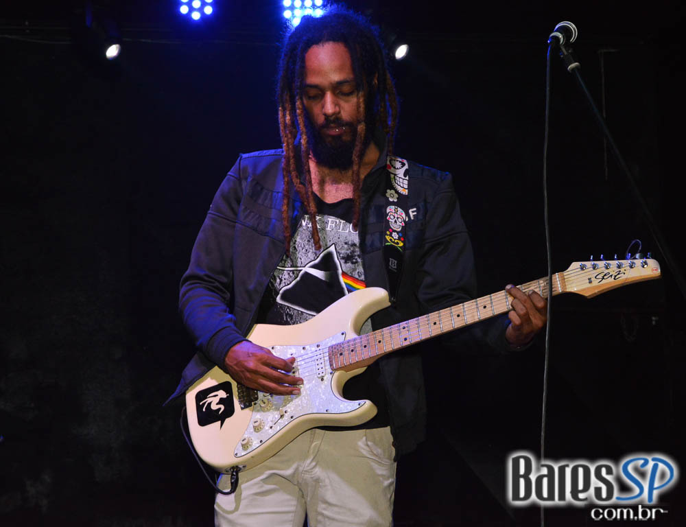 Bandas La Família 019, Ameaça, Brinquedo Torto e Hector Dub com clássicos do rock no Aquarius Rock Bar Bandas La Família 019, Ameaça, Brinquedo Torto e Hector Dub com clássicos do rock no Aquarius Rock Bar