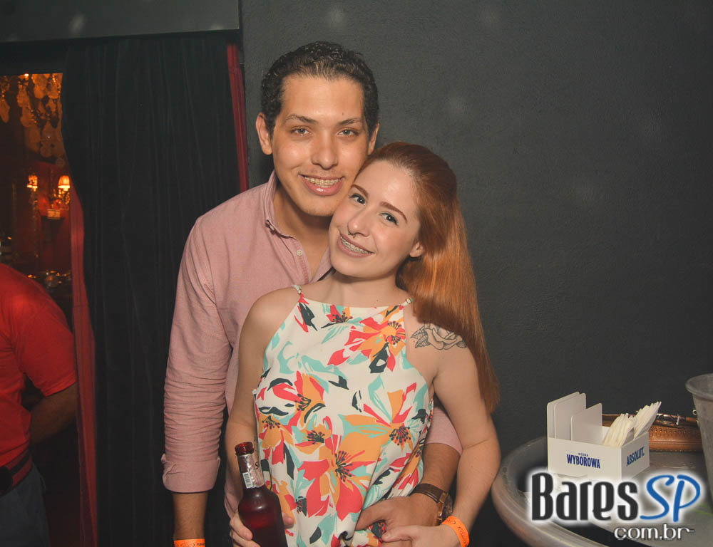 Noite da Cerveja Budweiser agitou a sexta-feira do Akbar Lounge e Disco Noite da Cerveja Budweiser agitou a sexta-feira do Akbar Lounge e Disco