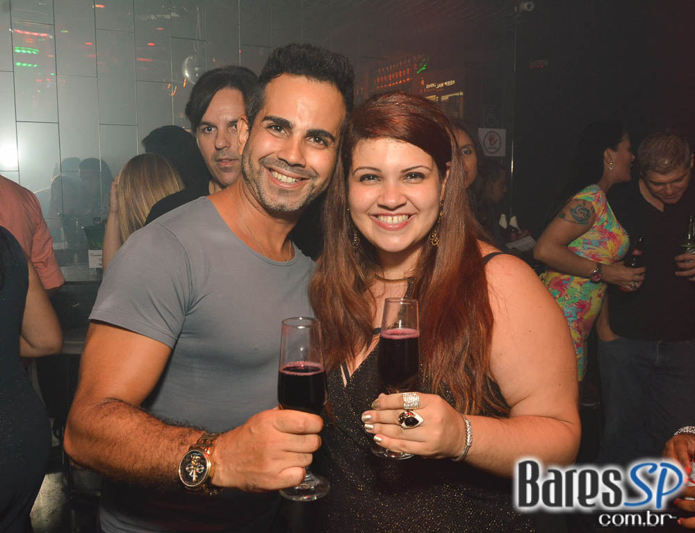 Noite da Cerveja Budweiser agitou a sexta-feira do Akbar Lounge e Disco Noite da Cerveja Budweiser agitou a sexta-feira do Akbar Lounge e Disco